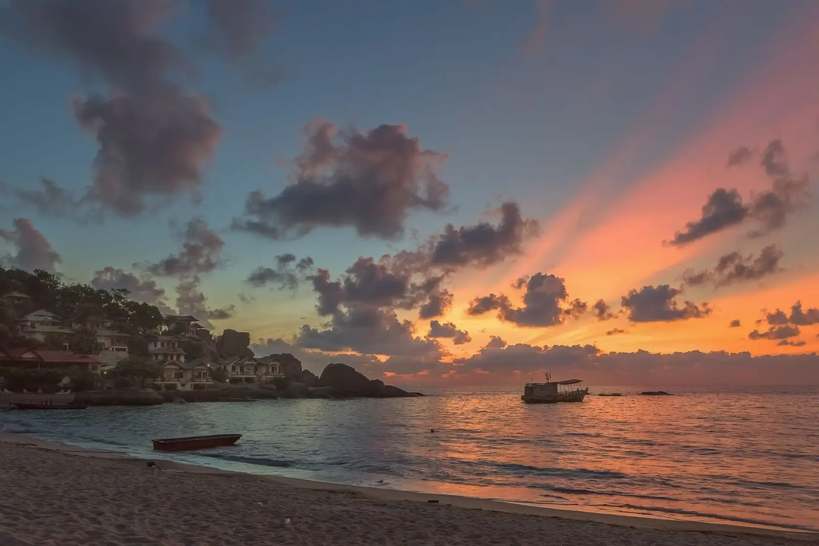 Koh Tao beach view at night