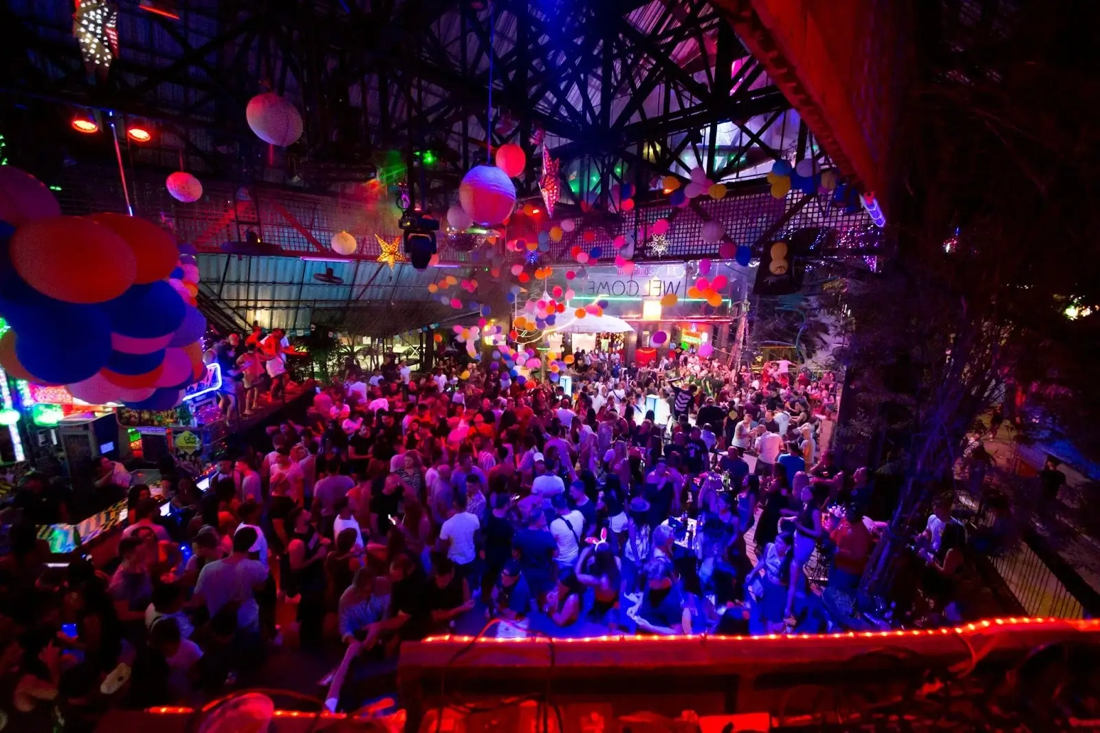 Big party at the Green Mango Club