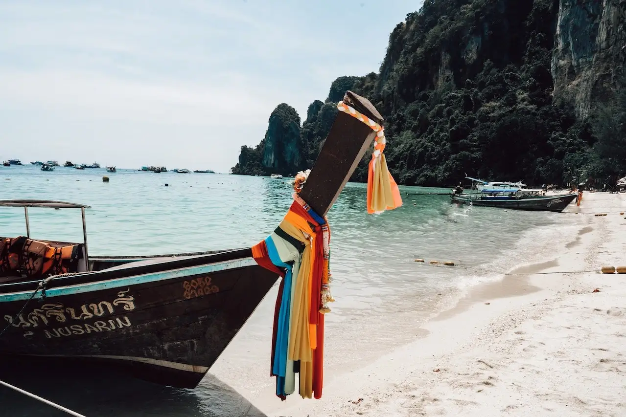A Thai-style boat by the beach